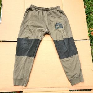 Nike Air SweatPants Used Green.